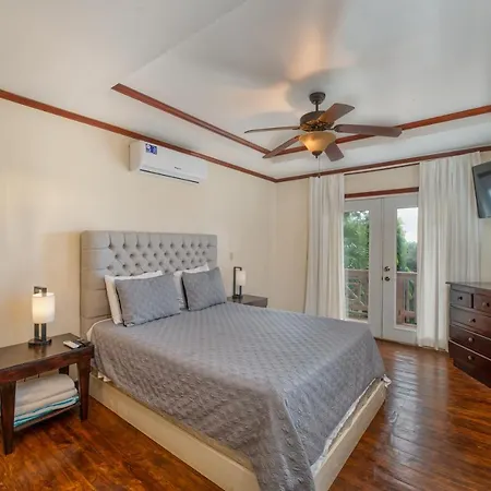 Exclusive Tropical House Near Beaches & Downtown